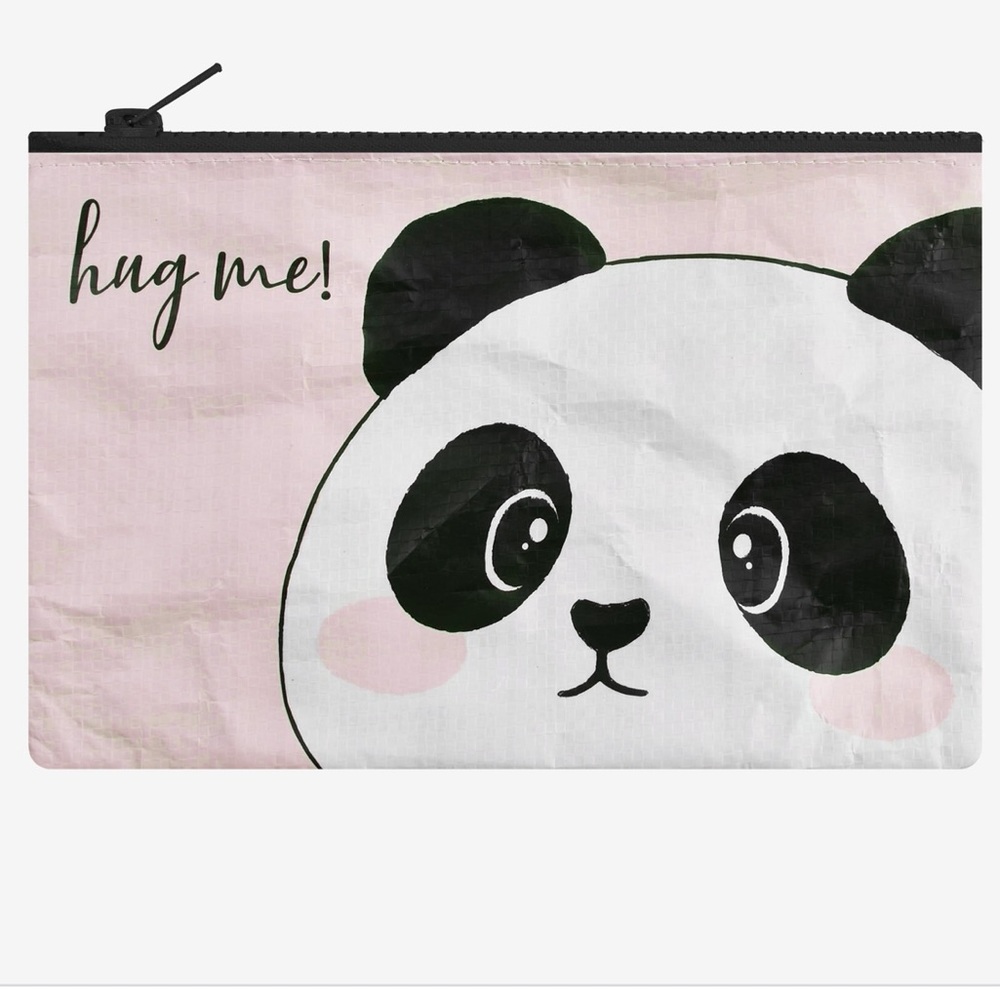 Panda Pouch say āHug Meā